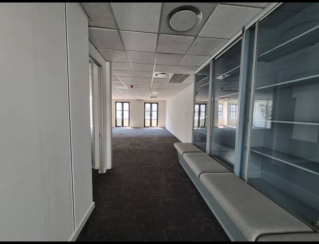 1,311M² OFFICE TO LET IN SANDTON CENTRAL